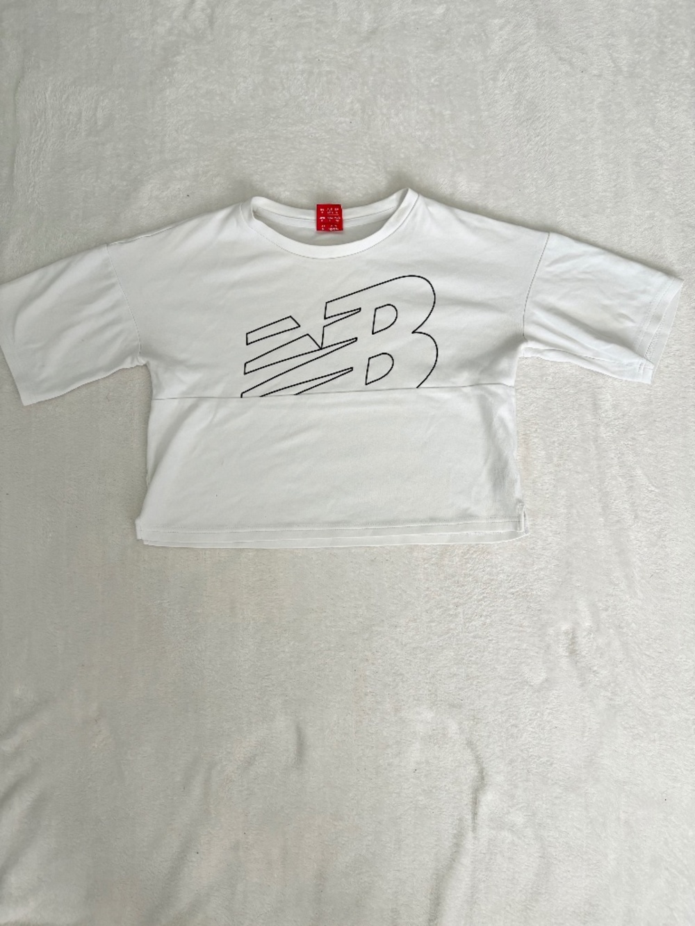 New Balance Tee Women's Small White Cropped Logo Short Sleeved